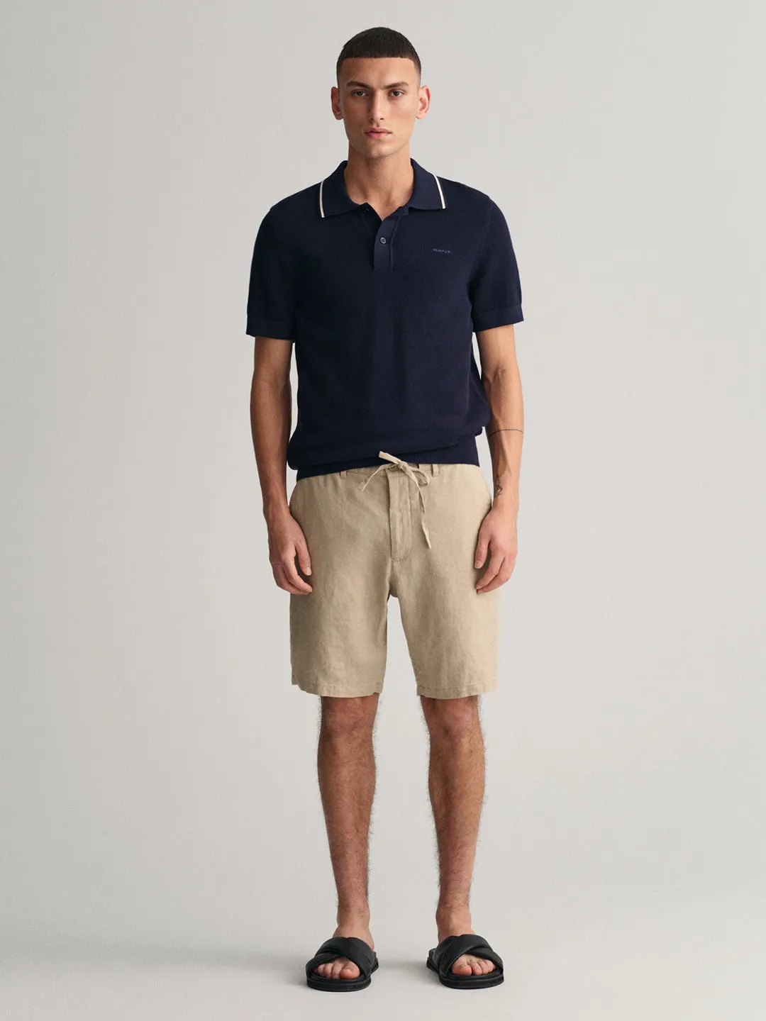 Gant Men Mid-Rise Loose Fit Linen Shorts