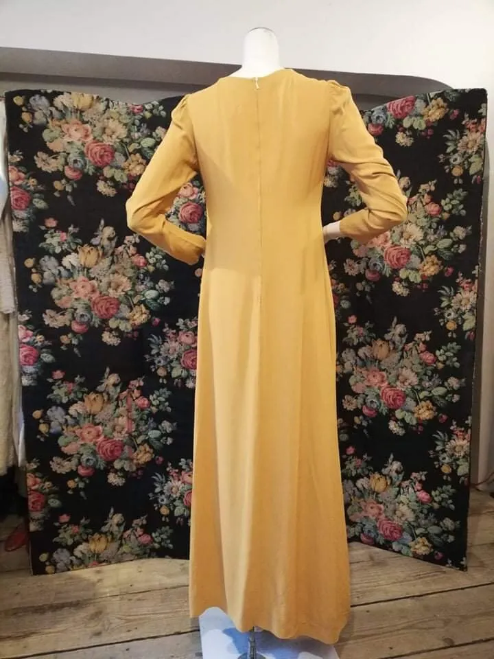 Ocher1960's minimalist sheath dress