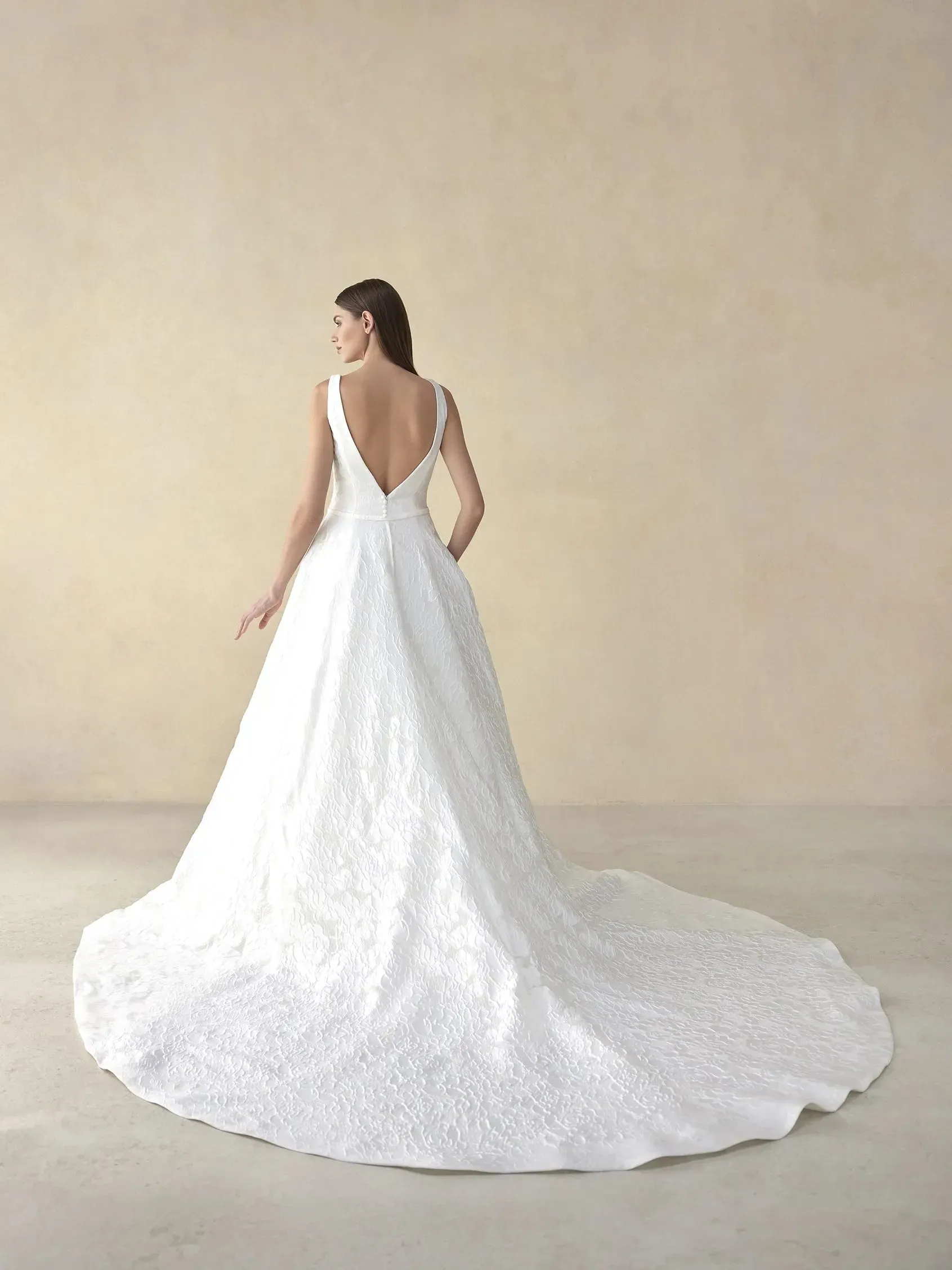 Pronovias: Romilly