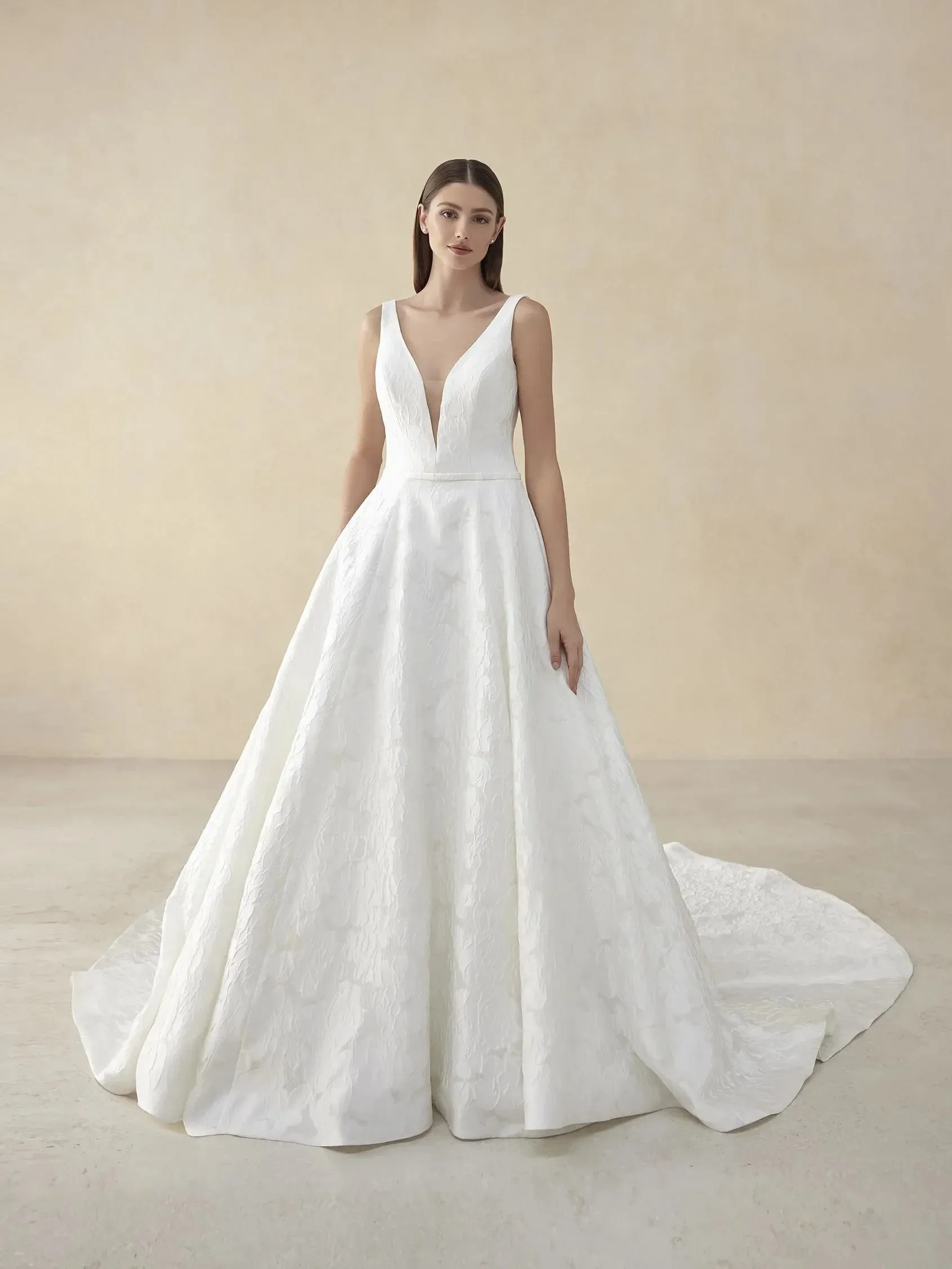 Pronovias: Romilly