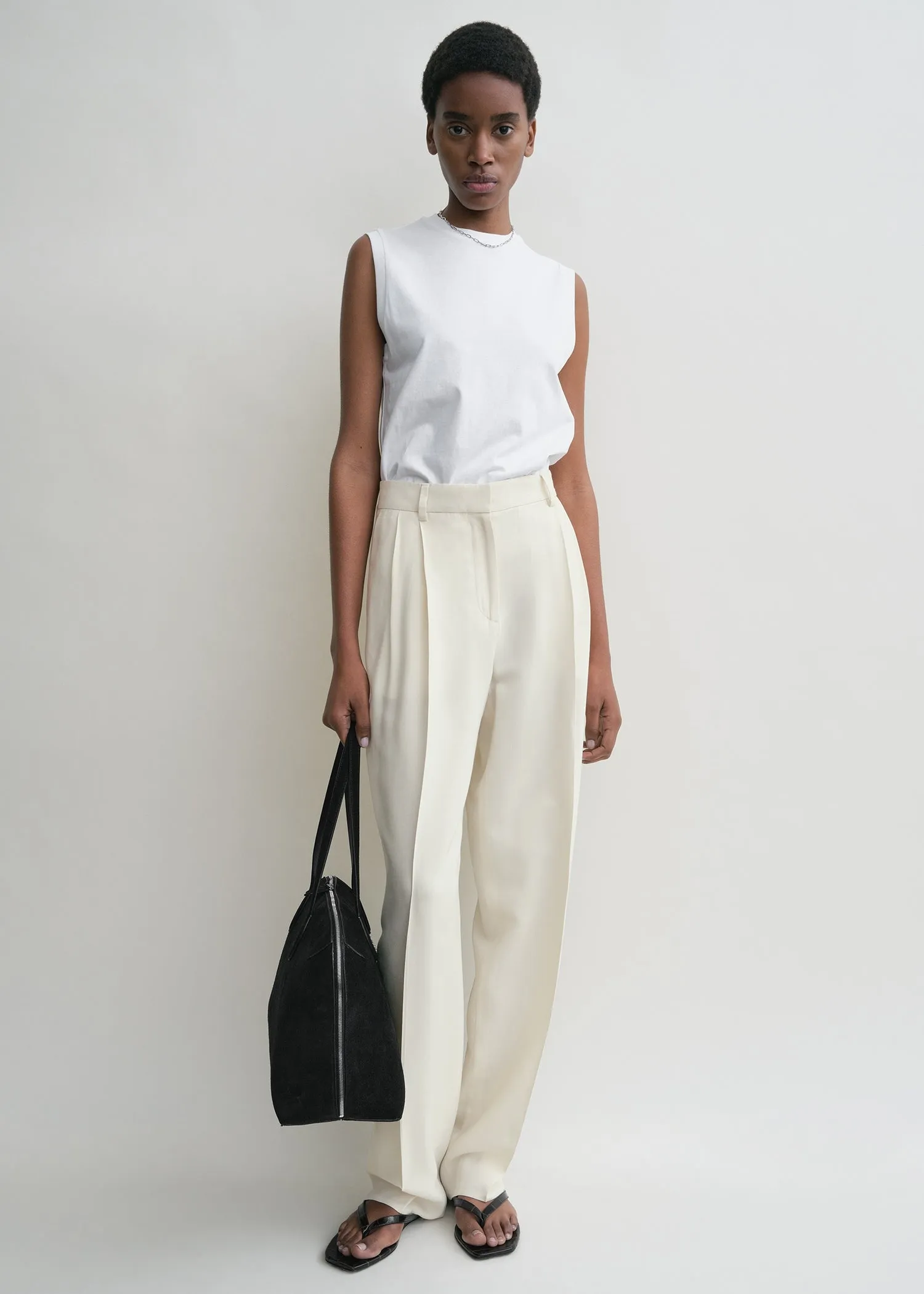 Relaxed sleeveless tee off white