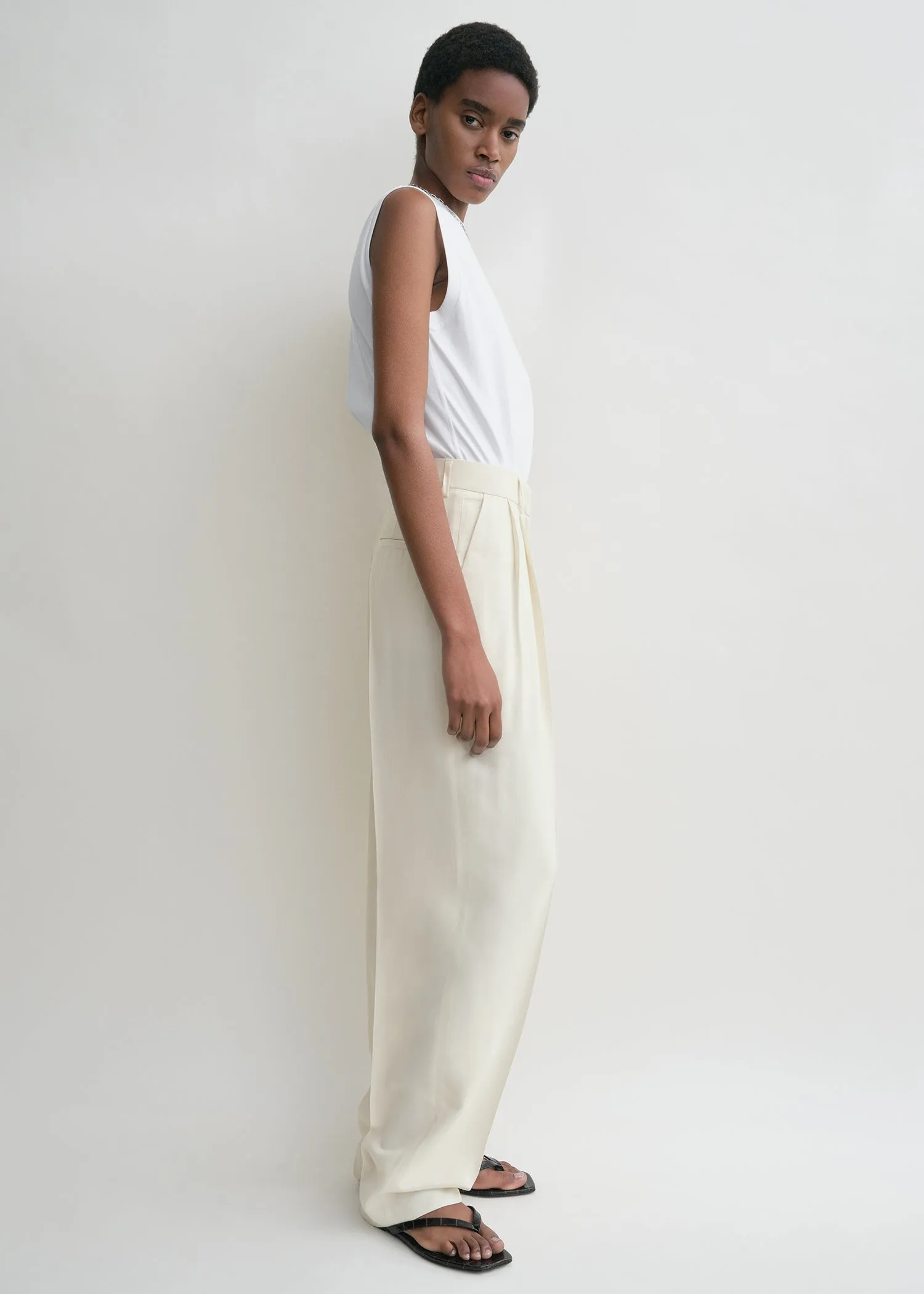 Relaxed sleeveless tee off white