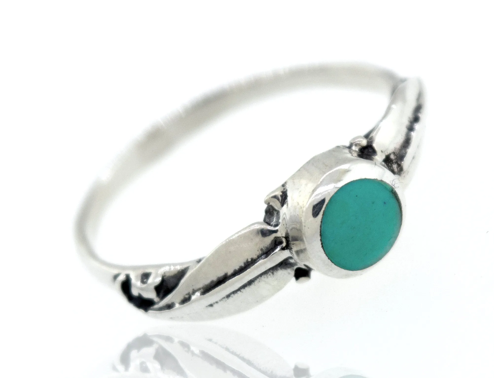 Round Stone Ring With Leaves