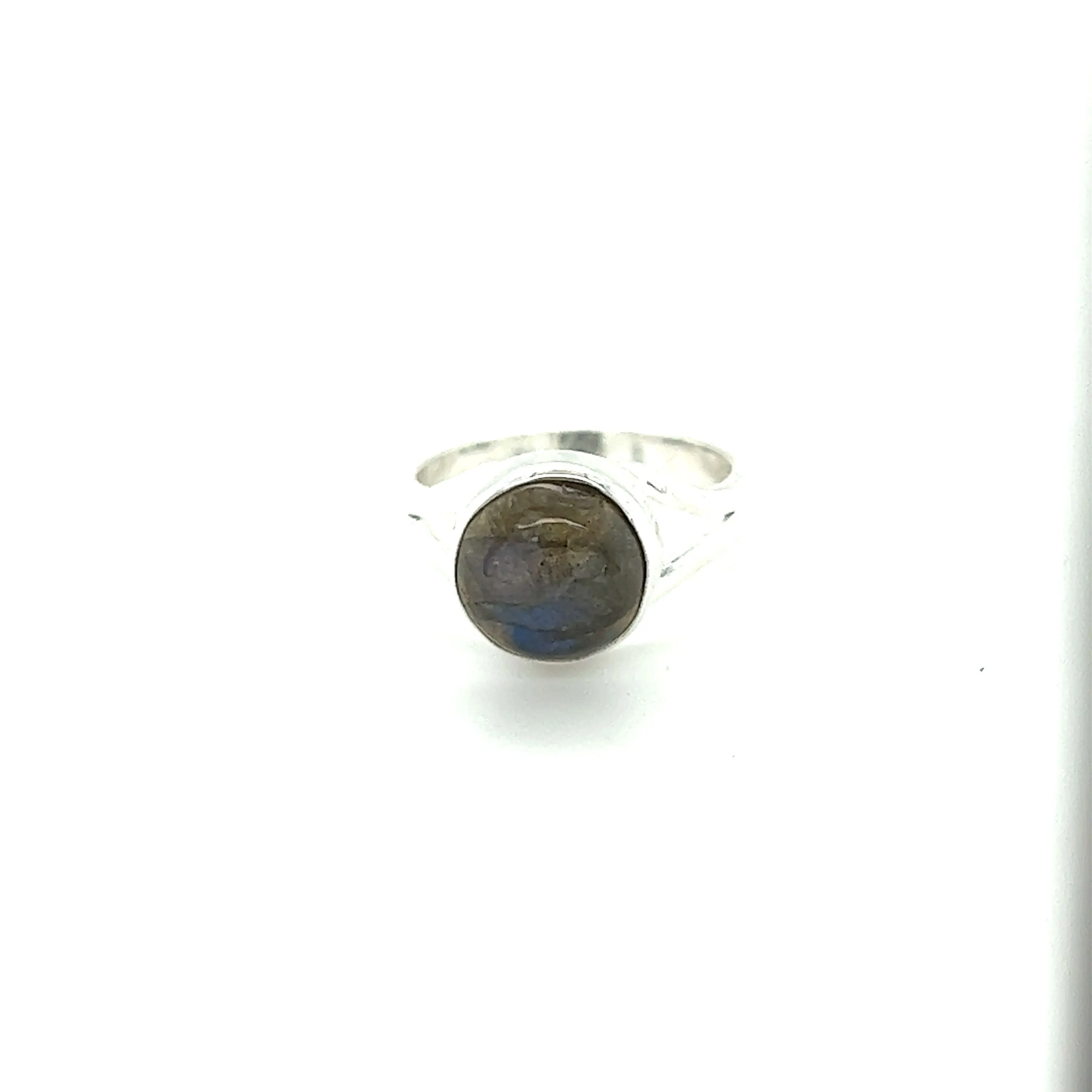 Simple Vibrant Circular Stone Ring